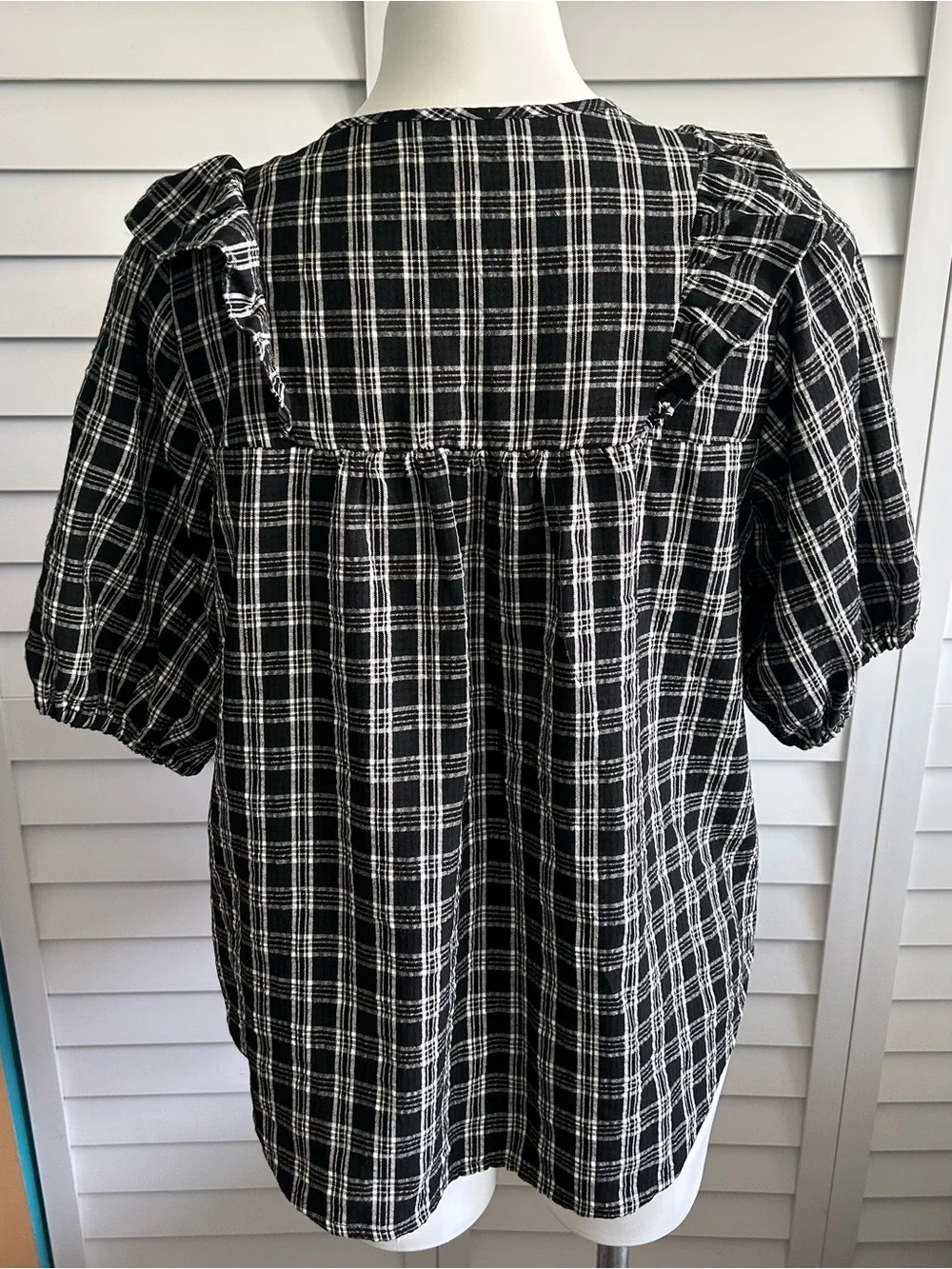 LOFT | windowpane pattern puff sleeve ruffle top